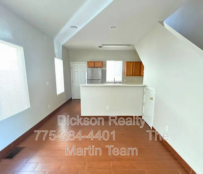 1317 Powell Ln — Photo 3