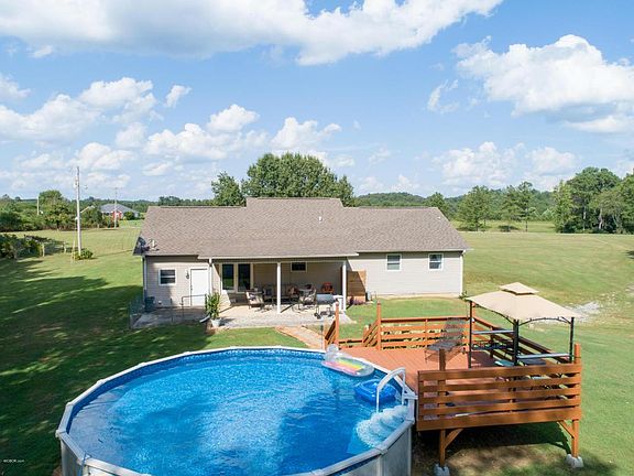Image 5: Back Yard With Pool