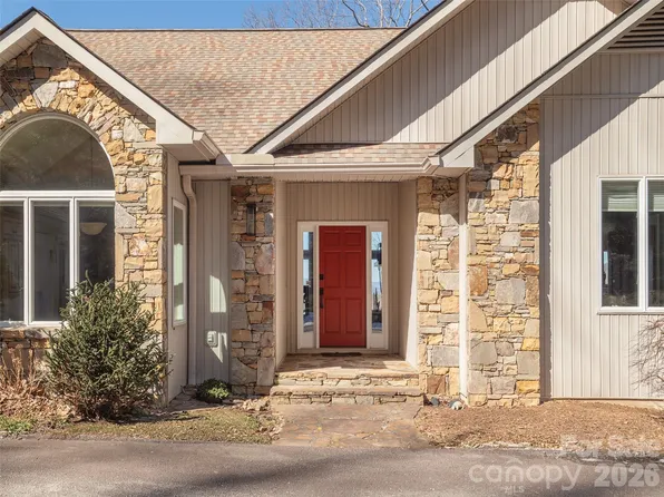 402 Claremont Dr, Flat Rock, NC 28731