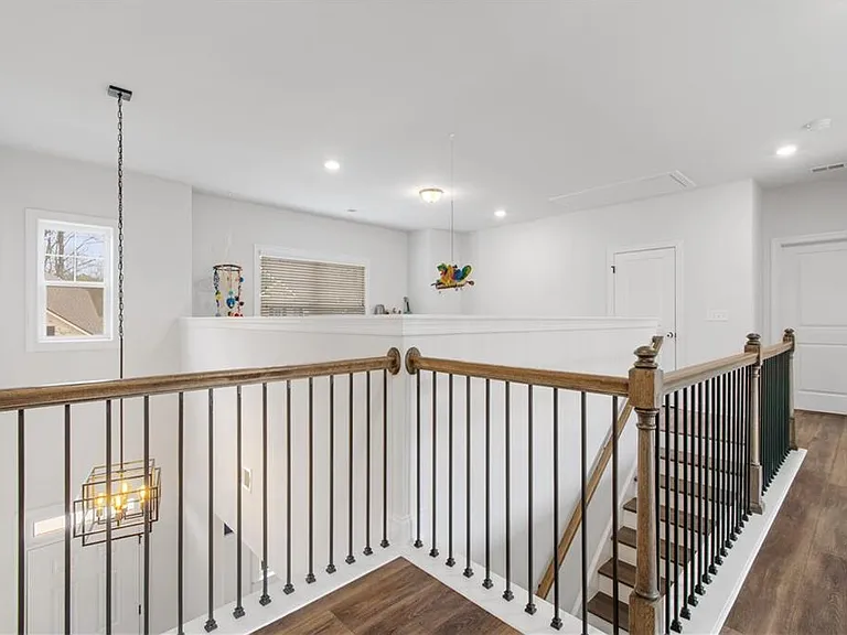 409 Carmichael Cir — Photo 40
