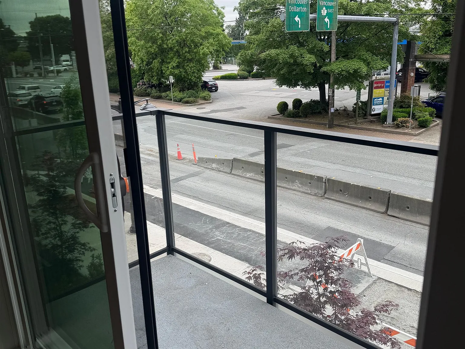 2 bed, 742 sqft, $3,950 — Photo 3