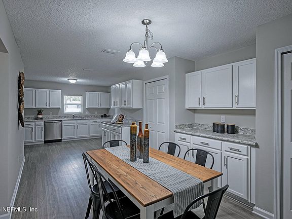 5th image of 10377 GRAYSON Street