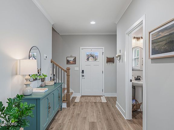 5th image of 211 Queenberry St