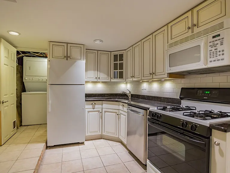 626 S Clifton St — Photo 30