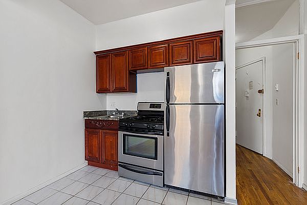 1st image of 334 W 49th St APT 2RE