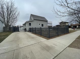 702 25th St E, Williston, ND 58801