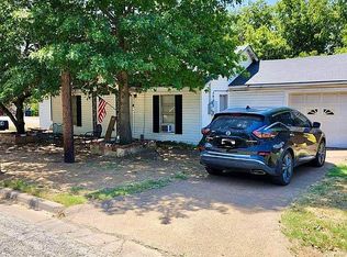 214 Ohio Ave, Graham, TX 76450