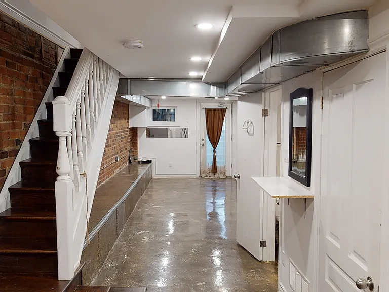 160 Beaconsfield Ave #1 — Photo 2