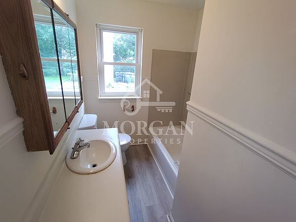 4th image of 618 Henry St