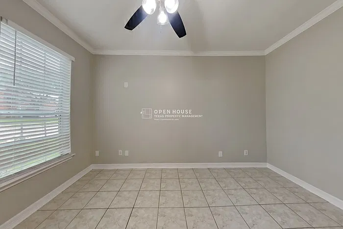 3 bed, 2.5 bath, 2464 sqft, $2,500 — Photo 3