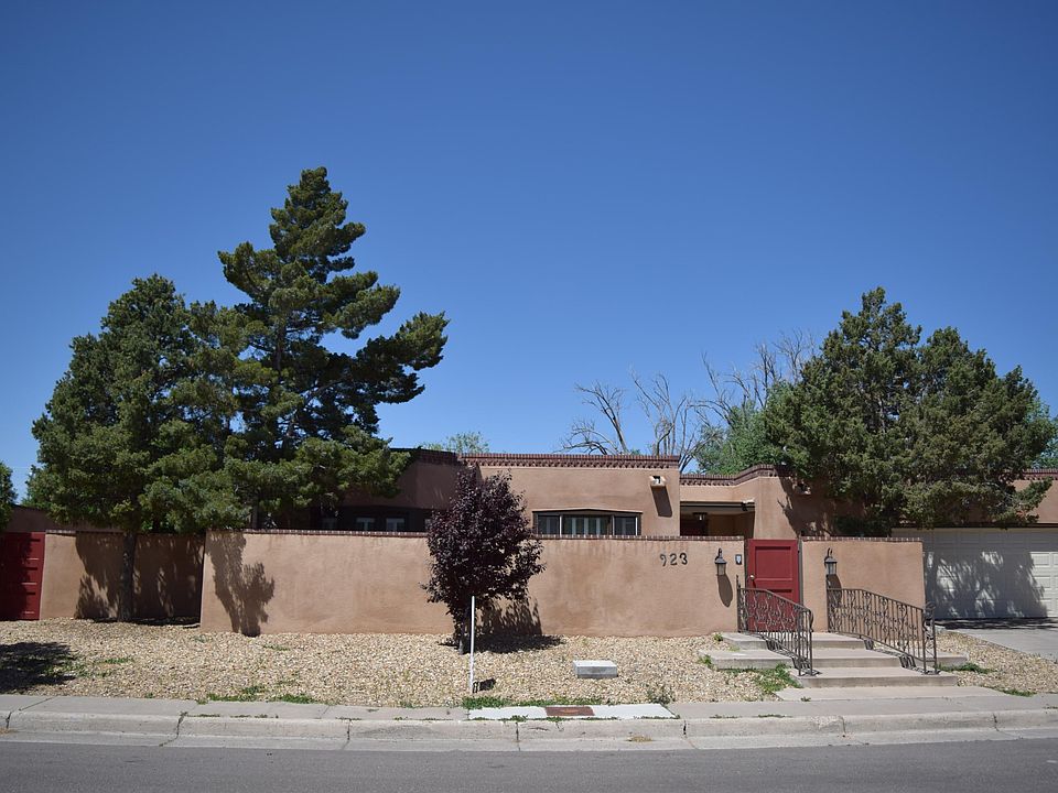 1st image of 923 Hermosa Dr SE
