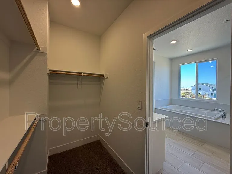 1336 N Martorella Ave — Photo 45