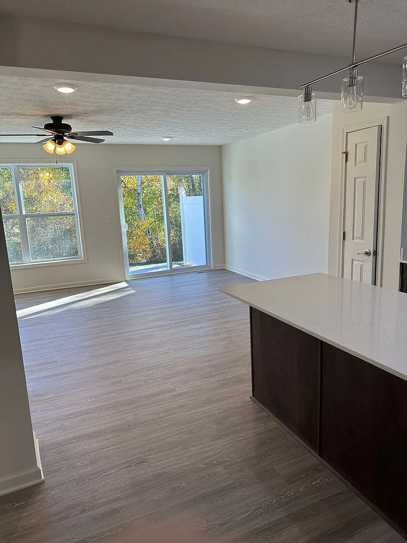 Brand New 3 Bedroom Townhomes for rent — Photo 3