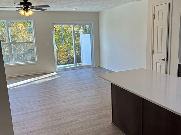 Creekwood Townhomes, 1515 Red Fern Dr #1512, Farmington, NY 14425