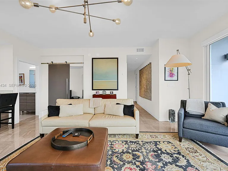 1900 SE 2nd St #301 — Photo 8