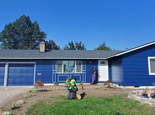 1050 Lochaven Ave, Springfield, OR 97477