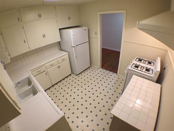 5th image of 921 Keith Ln