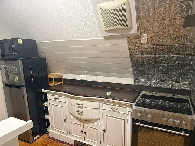 1 bed, 1.0 bath, 500 sqft, $1,800 — Photo 2