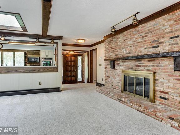4th image of 2123 Harbor Dr