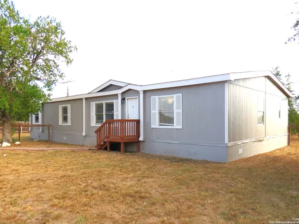 954 COUNTY ROAD 7711, Devine, TX 78016
