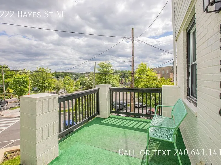 5222 Hayes St NE — Photo 4