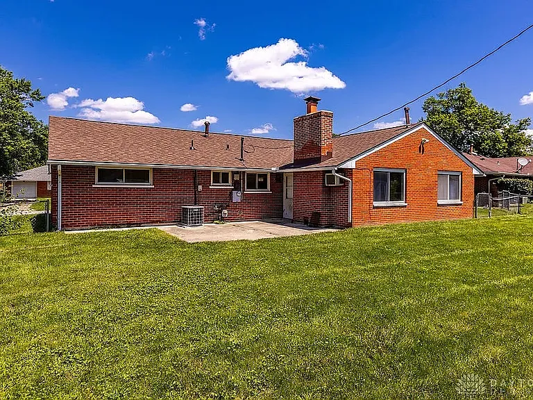 2090 Mattis Dr — Photo 30