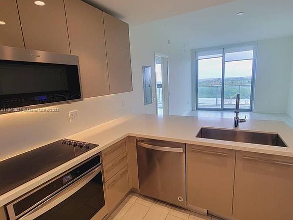 5th image of 2000 Metropica Way #911