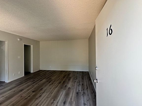 2nd image of 21900 Saticoy St #5
