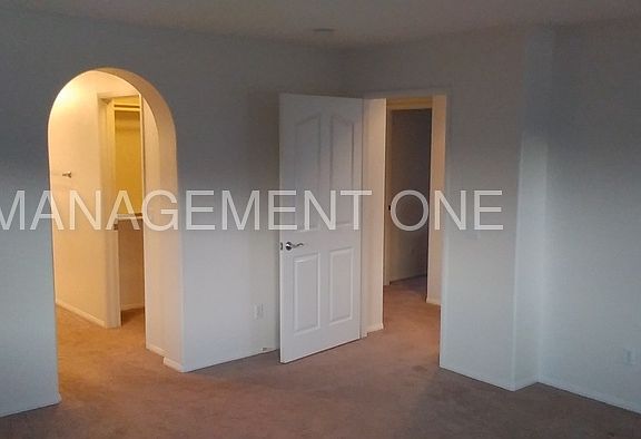 5th image of 27671 Rosemont Ct