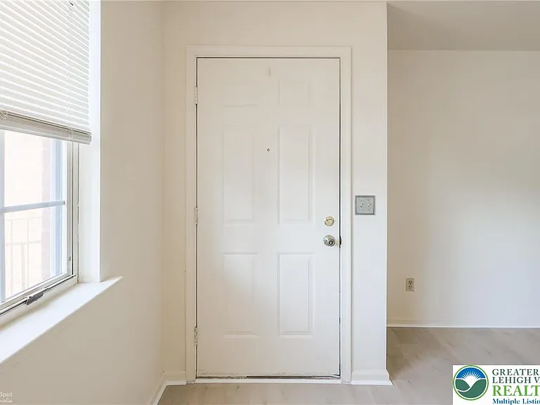 1464 Cedar Crest Blvd #18 — Photo 5