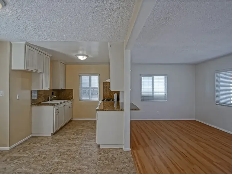 1815 Clark Ln — Photo 12