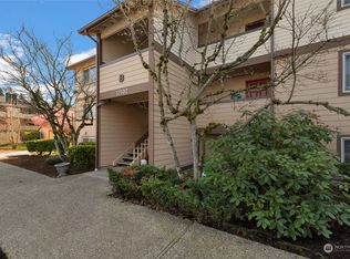 12507 NE 143rd St APT B301, Kirkland, WA 98034