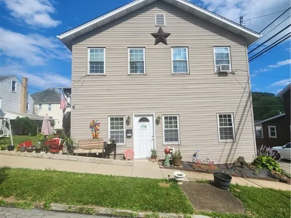 166 Pitt St, Leechburg, PA 15656