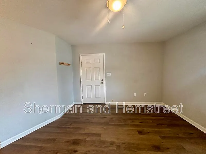 409 W Main St