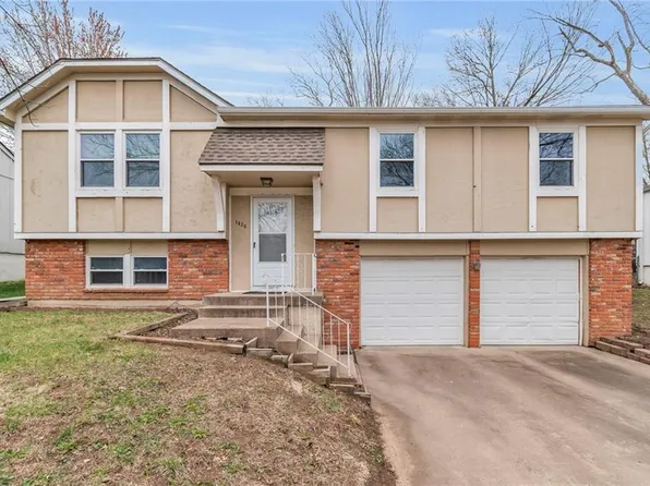 1420 S Apache Ln, Olathe, KS 66062