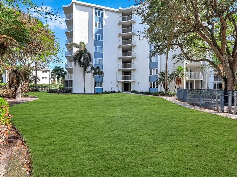 1300 Gulf Shore Blvd N #407 — Photo 19