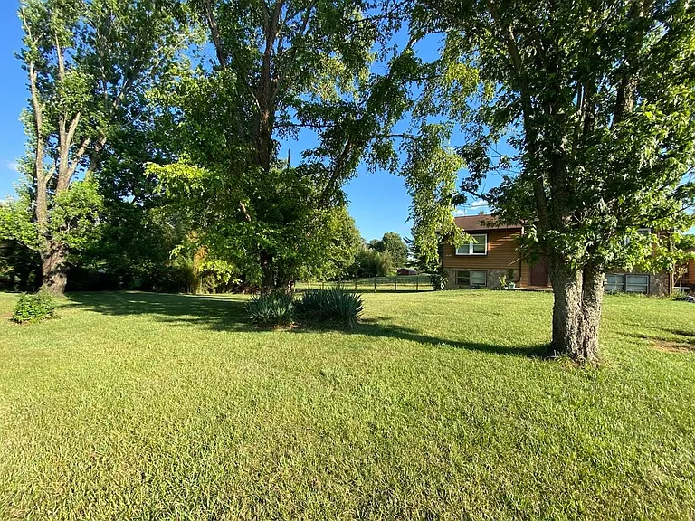 1819 Bishop Rd — Photo 3