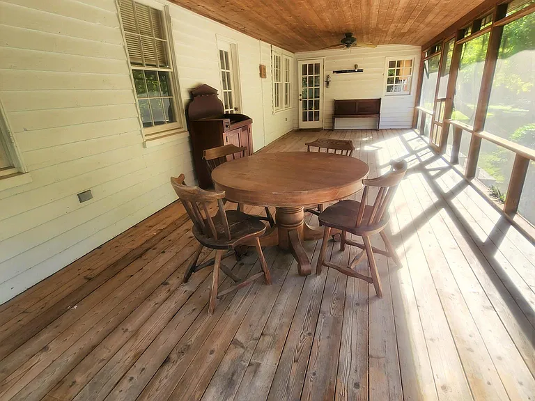 1520 Ridout Ln — Photo 32