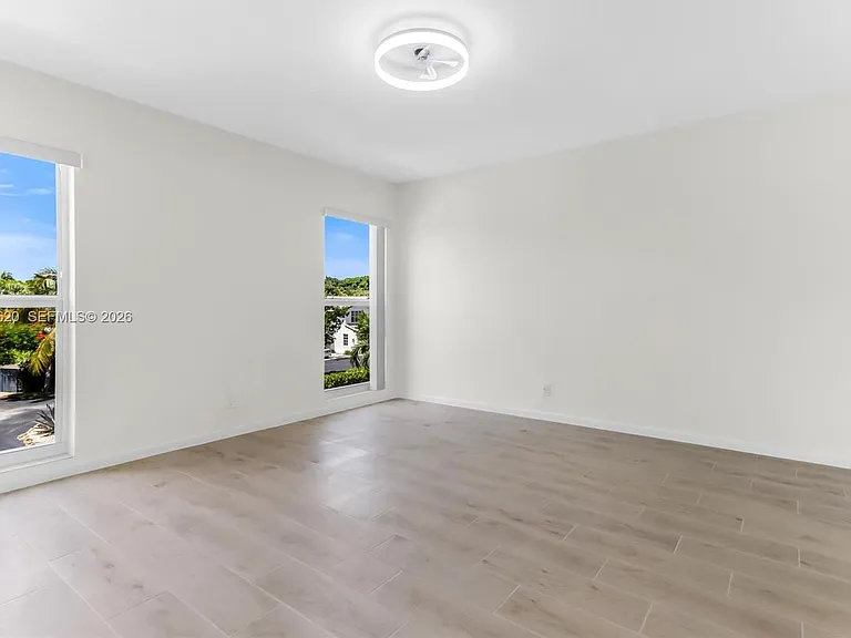 331 SW 8th St #3F — Photo 14