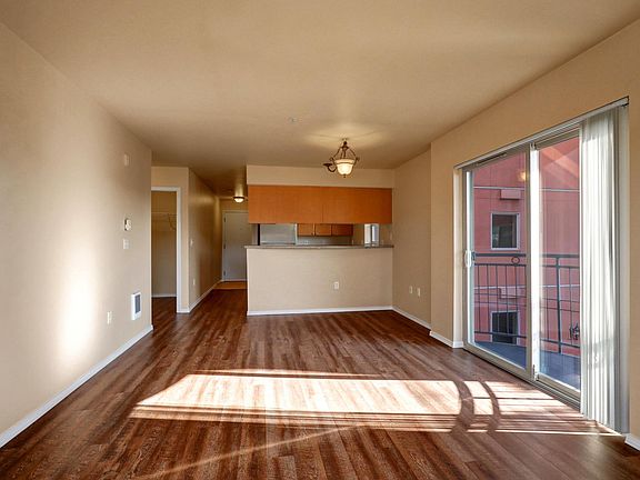 One-Bedroom with Study
