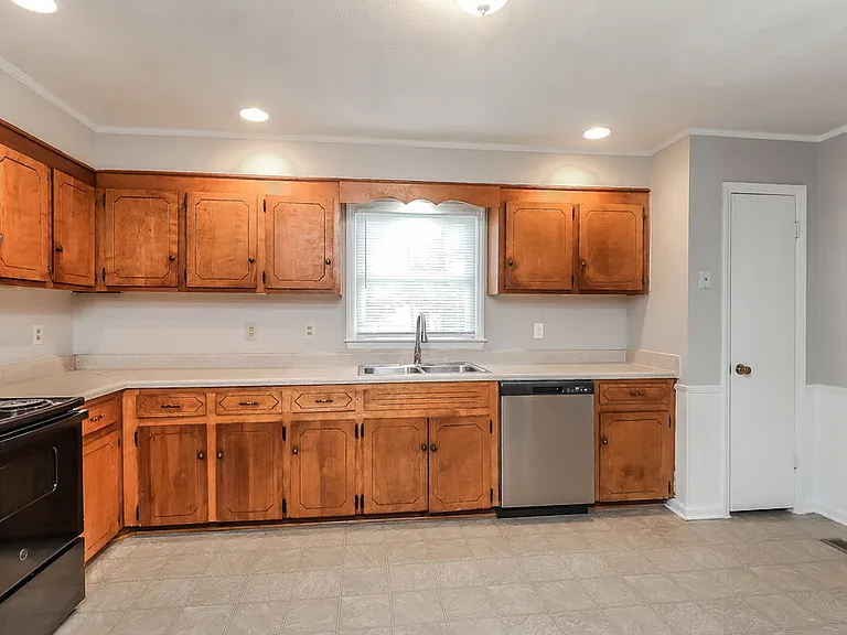 2124 Fox Hunt Dr — Photo 6
