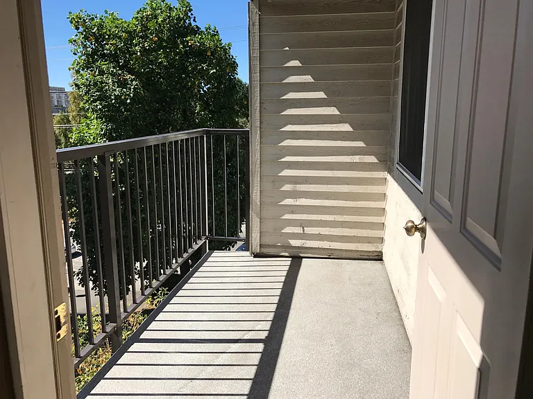 4550 7th Ave NE #302 — Photo 10