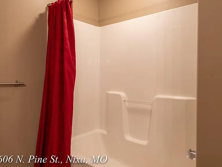 1606 N Pine St — Photo 13