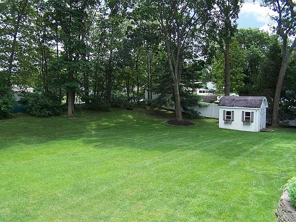 4th image of 23 Valley St