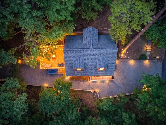 2nd image of 747 Mountain Oak Rd