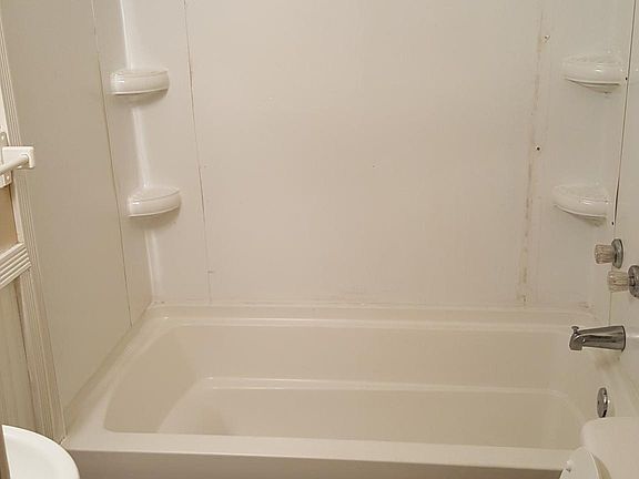 3rd image of 825 Young Ave