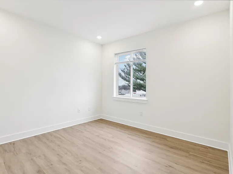 6155 Ridge — Photo 15