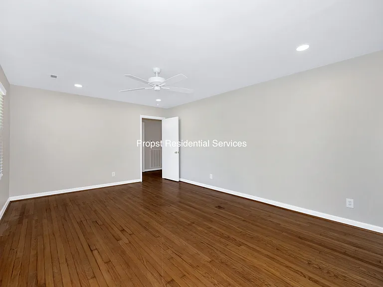 823 Stanhope Dr NE — Photo 6