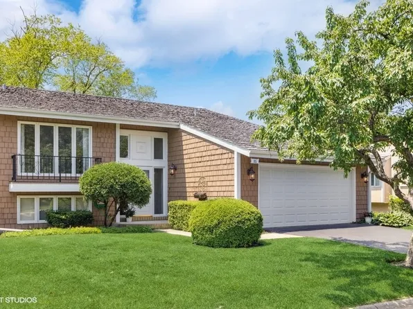 26 Briarwood Ct S, Oak Brook, IL 60523