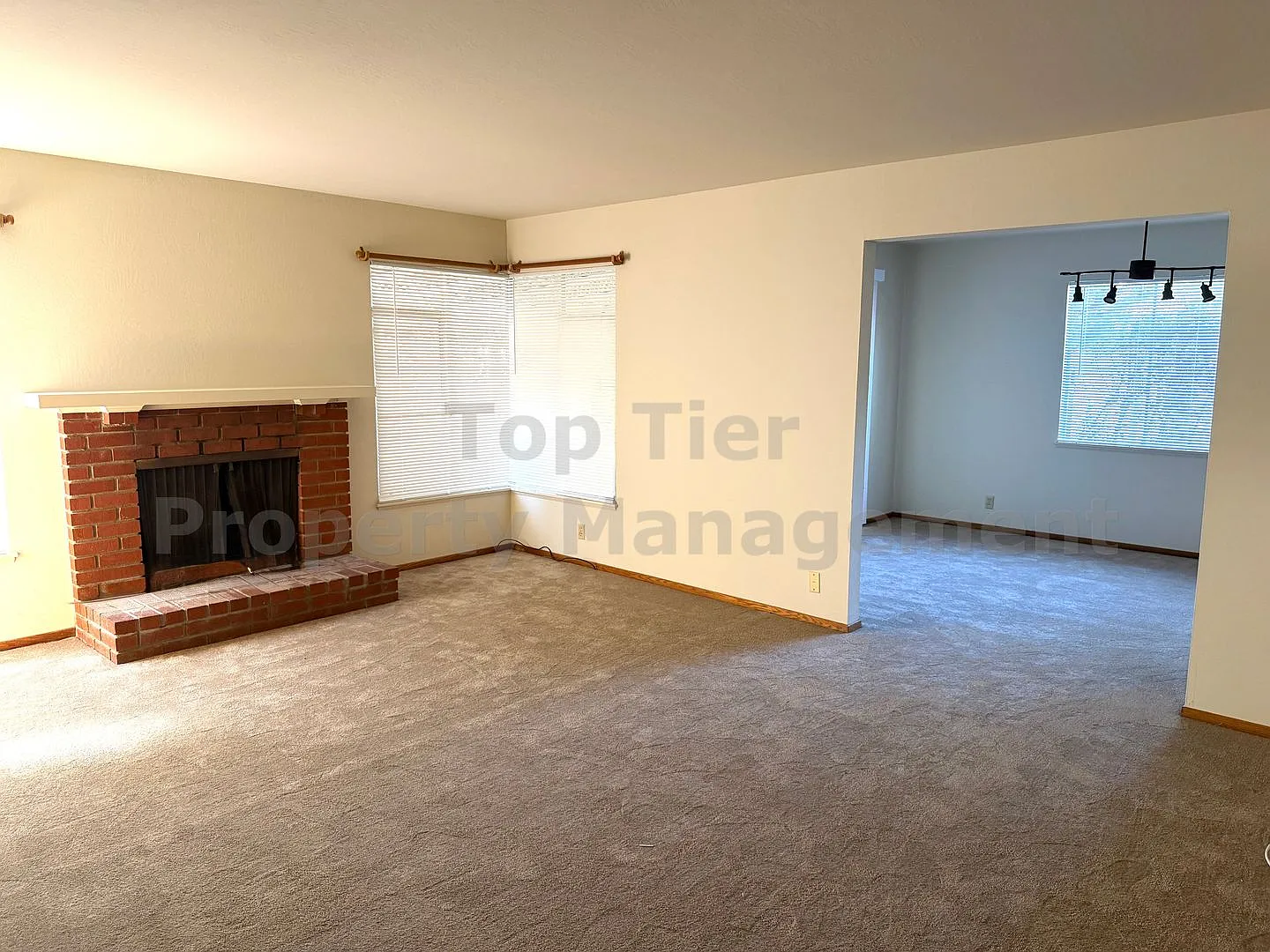 Fantastic 4 Bed / 2 Bath / 1,503 Sqft Walnut Creek single-family house in the Rancho San Miguel C... — Photo 4